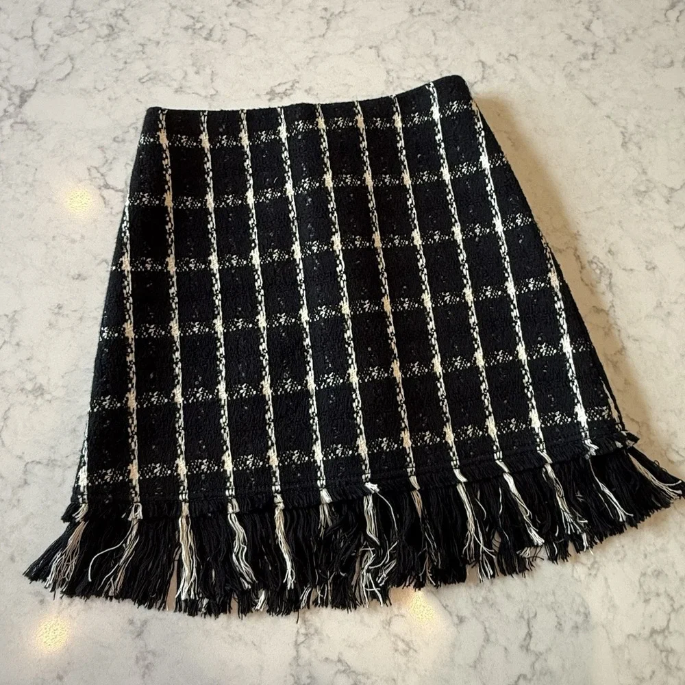 Tory Burch Skirt Size 0 • Black White Plaid Textured Tweed Fringe Hem • Side Zip
